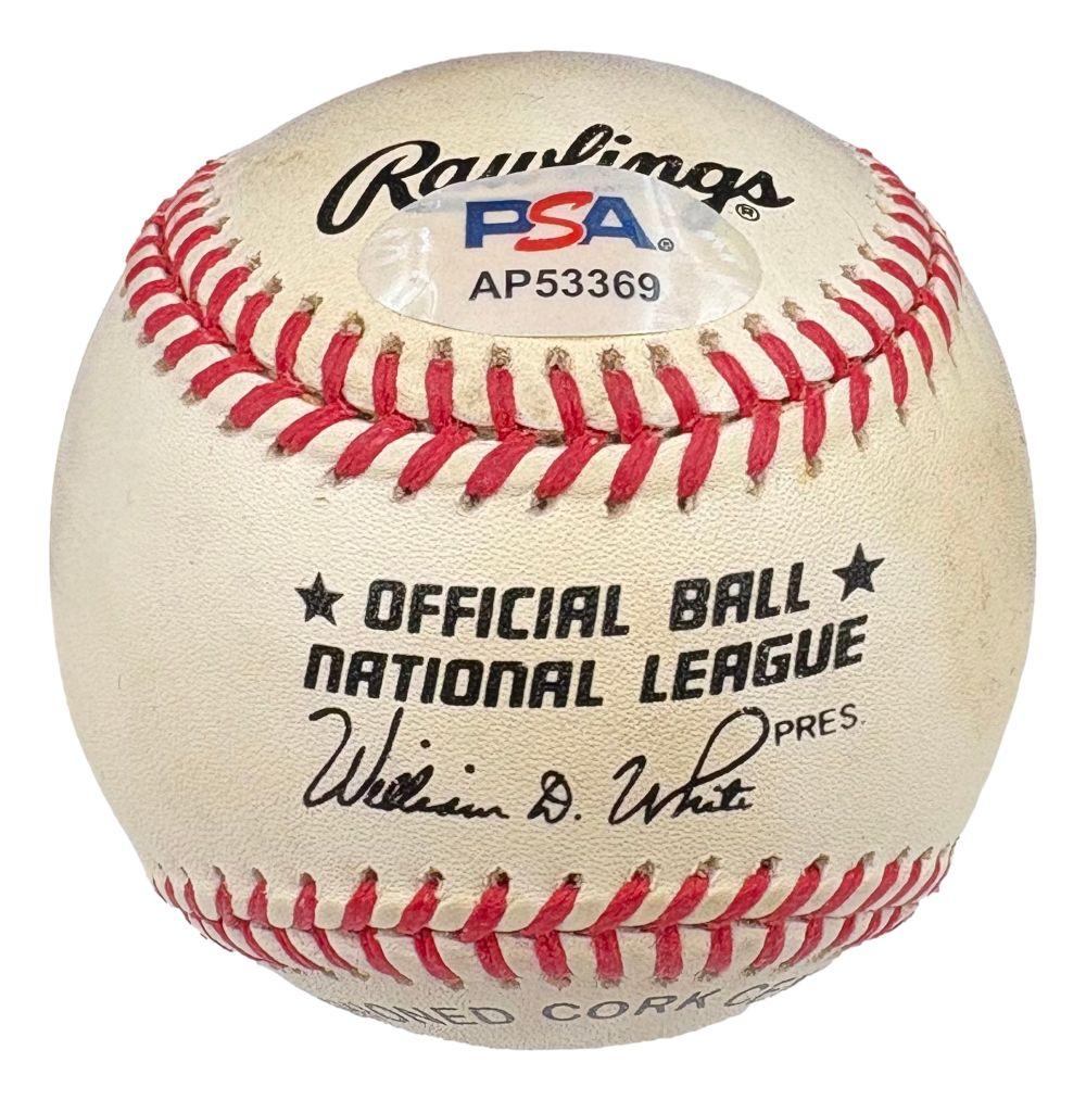 Willie Mays Signed ONL Baseball (PSA) at PristineAuction.com Willie Mays Signed ONL Baseball (PSA) at PristineAuction.com