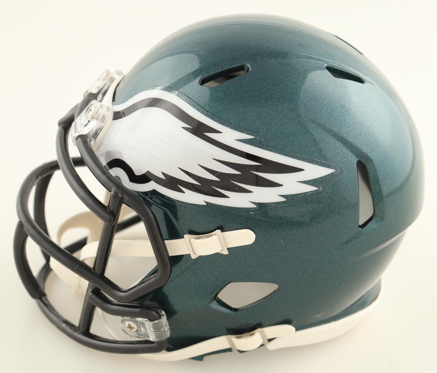 DeVonta Smith Signed Eagles Speed Mini Helmet (Beckett) at PristineAuction.com DeVonta Smith Signed Eagles Speed Mini Helmet (Beckett) at PristineAuction.com