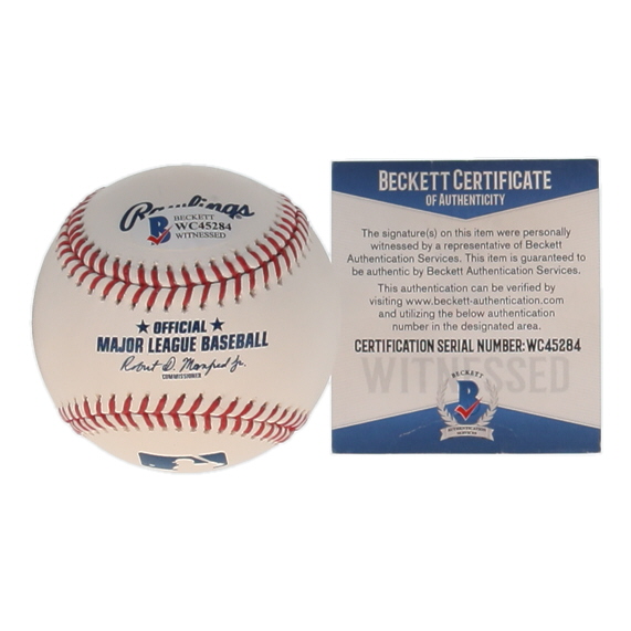 Luis Robert Jr. Signed OML Baseball (Beckett) at PristineAuction.com Luis Robert Jr. Signed OML Baseball (Beckett) at PristineAuction.com