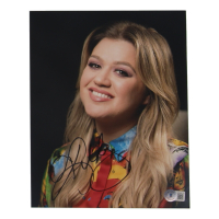 Kelly Clarkson Signed 8x10 Photo (Beckett) at PristineAuction.com