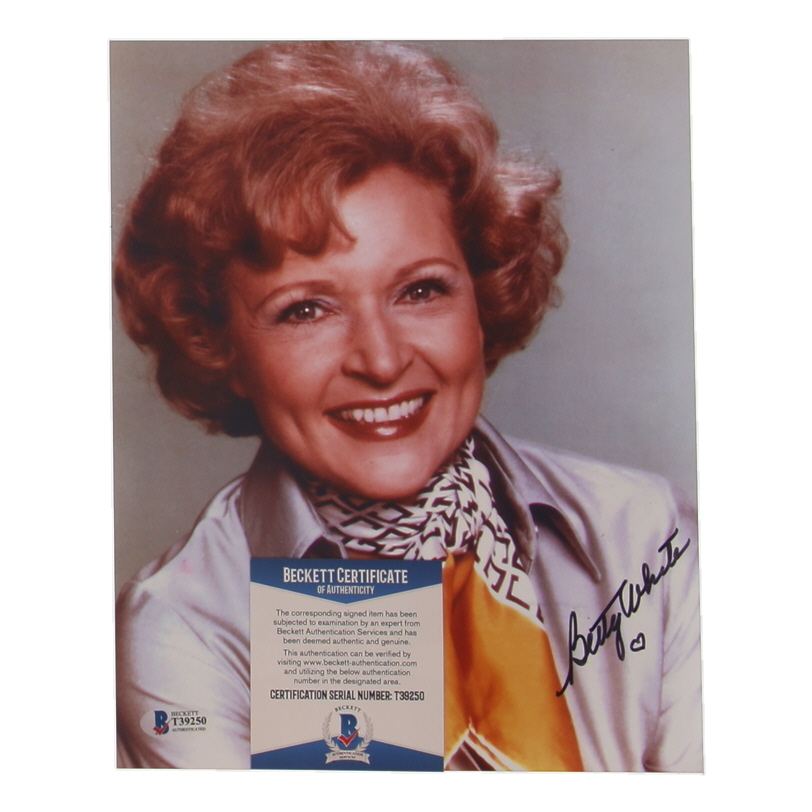 Betty White Signed 8x10 Photo (Beckett) at PristineAuction.com Betty White Signed 8x10 Photo (Beckett) at PristineAuction.com