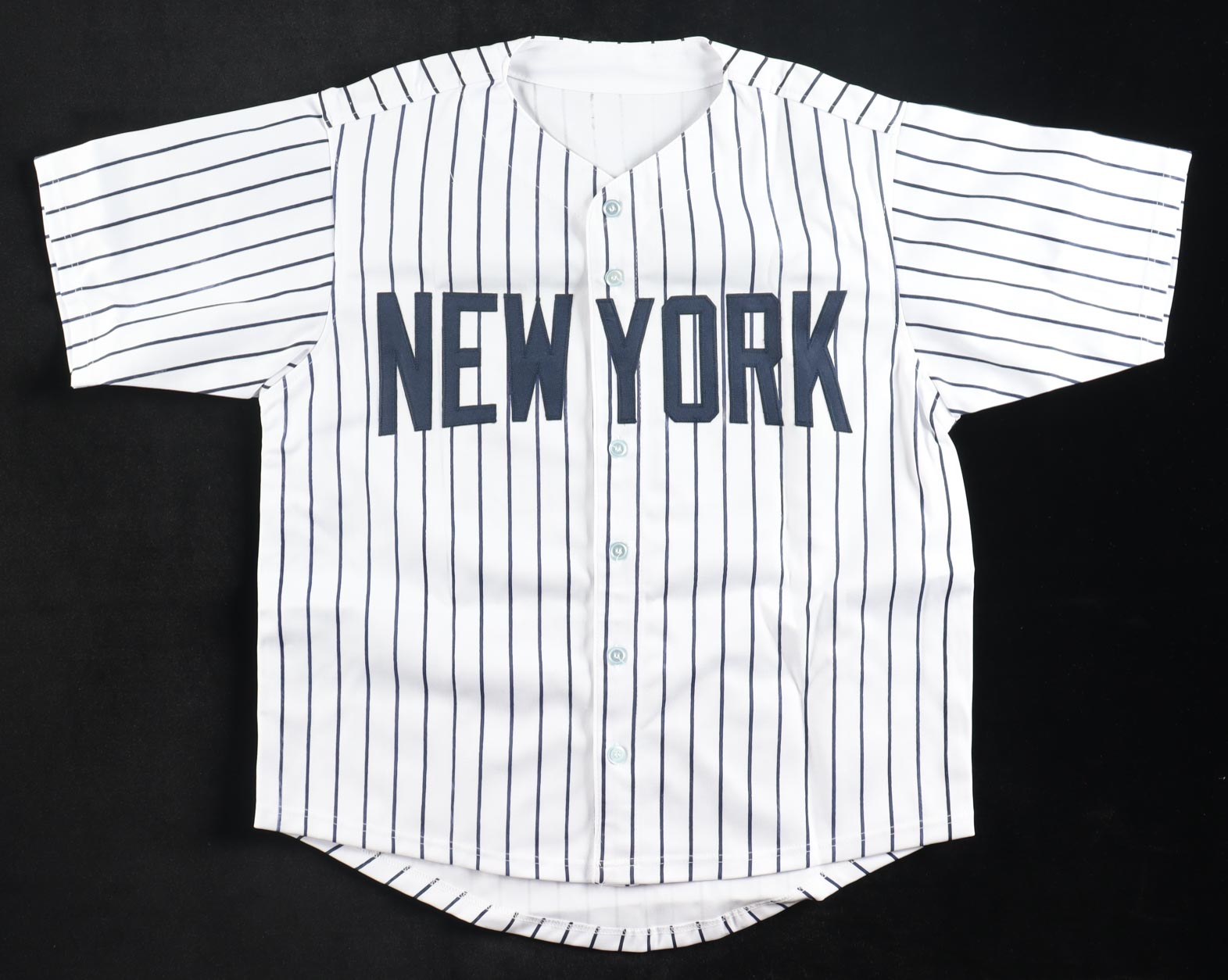 Gleyber Torres Signed Jersey (Beckett) at PristineAuction.com Gleyber Torres Signed Jersey (Beckett) at PristineAuction.com