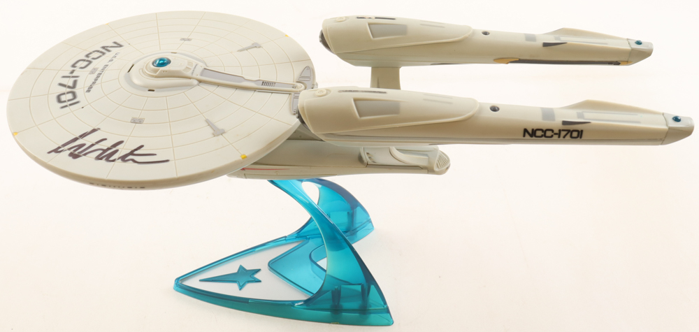 William Shatner Signed "Star Trek" Enterprise 15" Light-Up Figurine (JSA) at PristineAuction.com William Shatner Signed "Star Trek" Enterprise 15" Light-Up Figurine (JSA) at PristineAuction.com