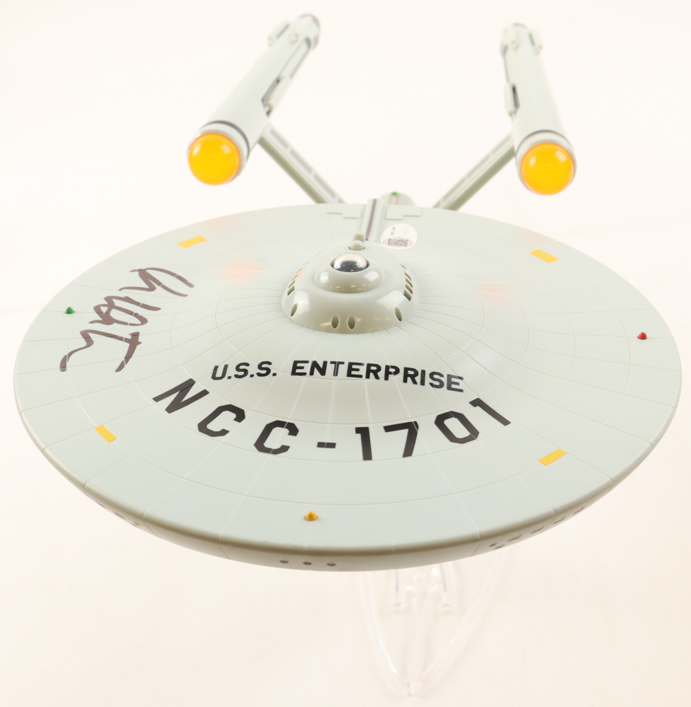 William Shatner Signed "Star Trek" Enterprise 20" Light-Up Figurine (JSA) at PristineAuction.com William Shatner Signed "Star Trek" Enterprise 20" Light-Up Figurine (JSA) at PristineAuction.com