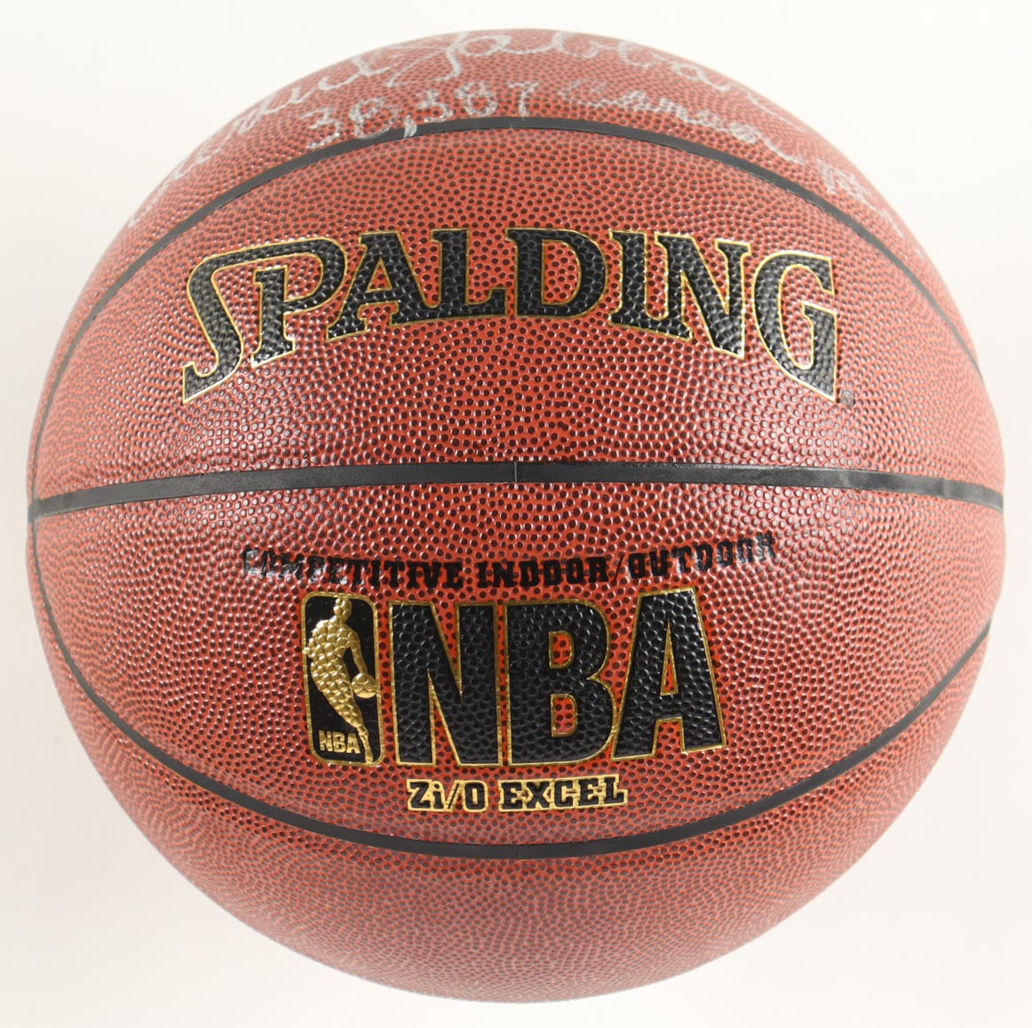 Kareem Abdul-Jabbar Signed NBA Basketball With Display Case Inscribed "38,387 Career Pts" (Schwartz Sports) at PristineAuction.com Kareem Abdul-Jabbar Signed NBA Basketball With Display Case Inscribed "38,387 Career Pts" (Schwartz Sports) at PristineAuction.com