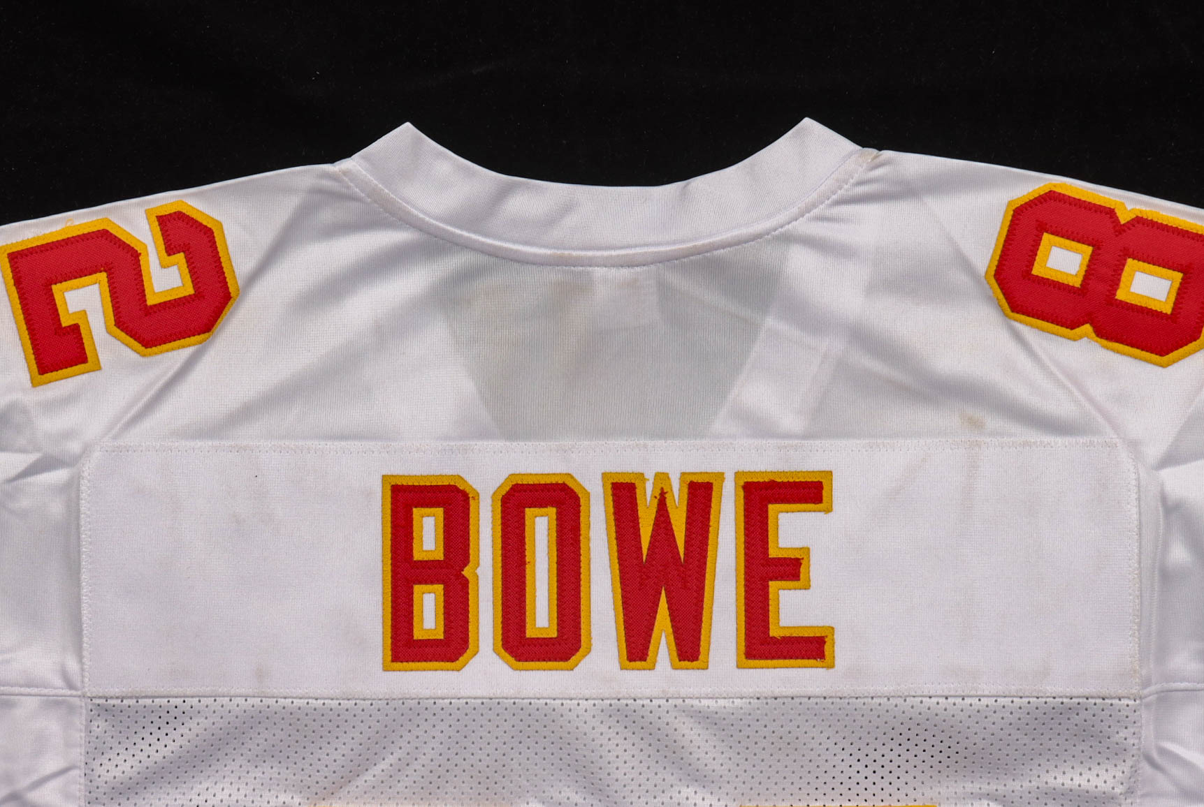 Dwayne Bowe Signed Jersey (JSA) at PristineAuction.com Dwayne Bowe Signed Jersey (JSA) at PristineAuction.com
