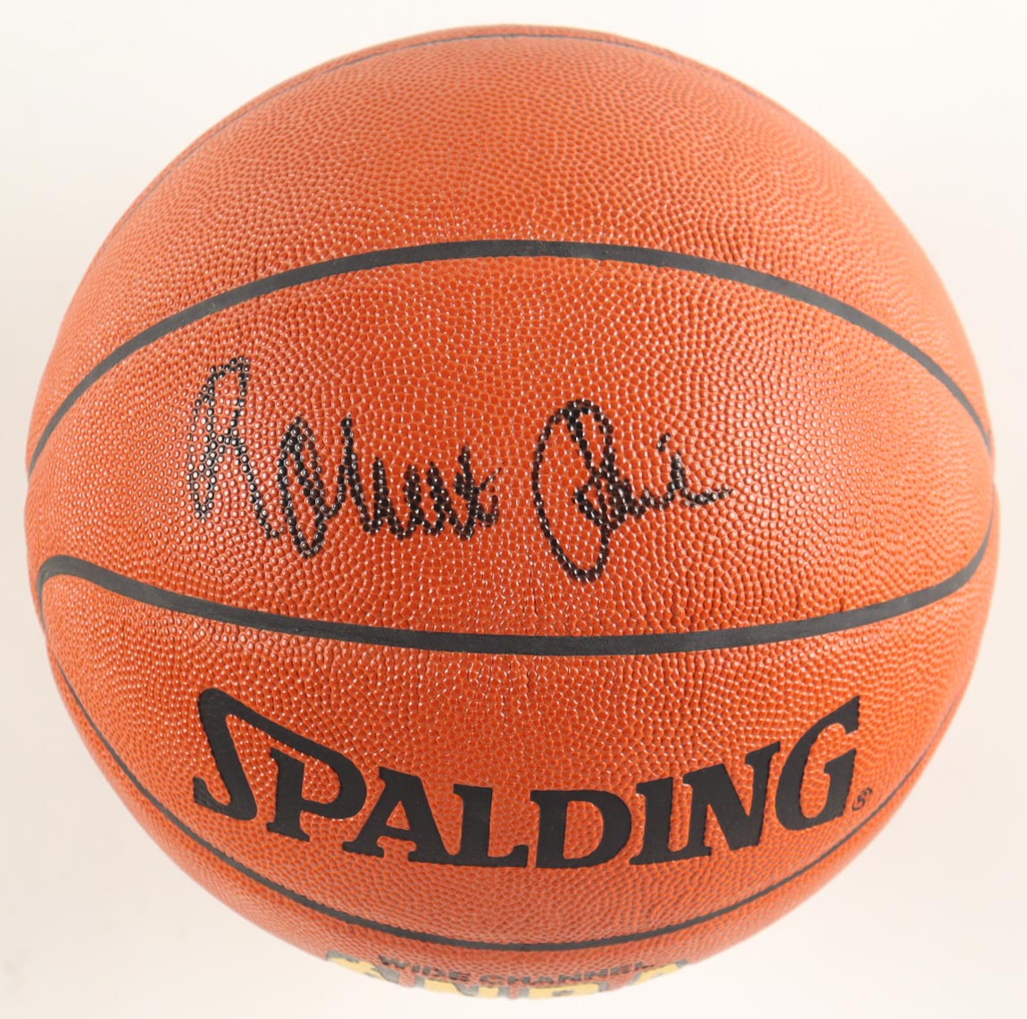 Robert Parish Signed NBA Basketball (Beckett) at PristineAuction.com Robert Parish Signed NBA Basketball (Beckett) at PristineAuction.com