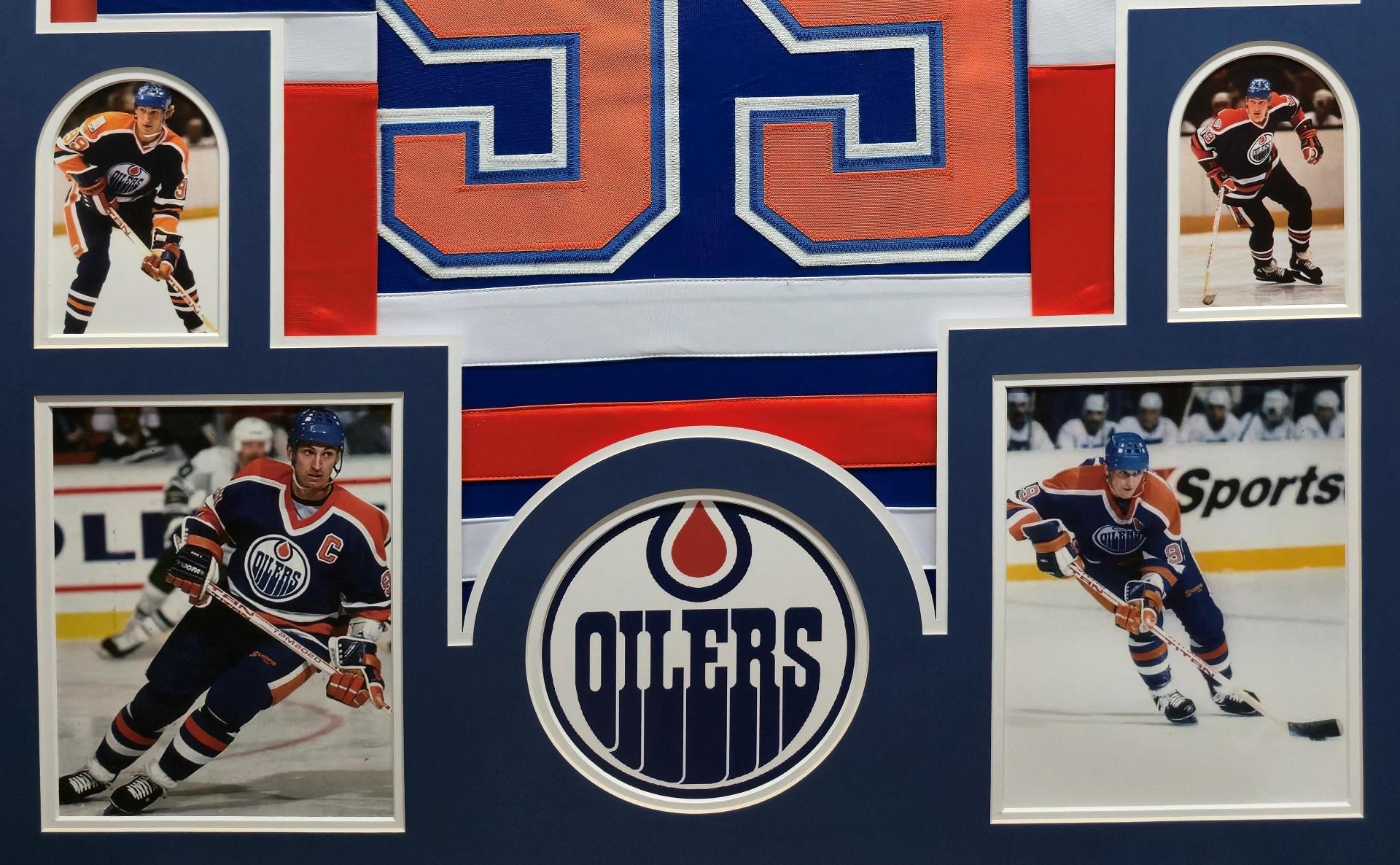 Wayne Gretzky Custom Framed Jersey Display at PristineAuction.com Wayne Gretzky Custom Framed Jersey Display at PristineAuction.com