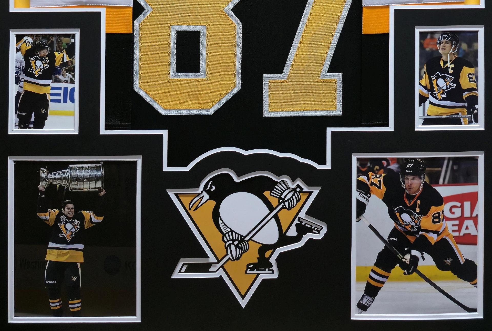 Sidney Crosby Custom Framed Jersey Display at PristineAuction.com Sidney Crosby Custom Framed Jersey Display at PristineAuction.com