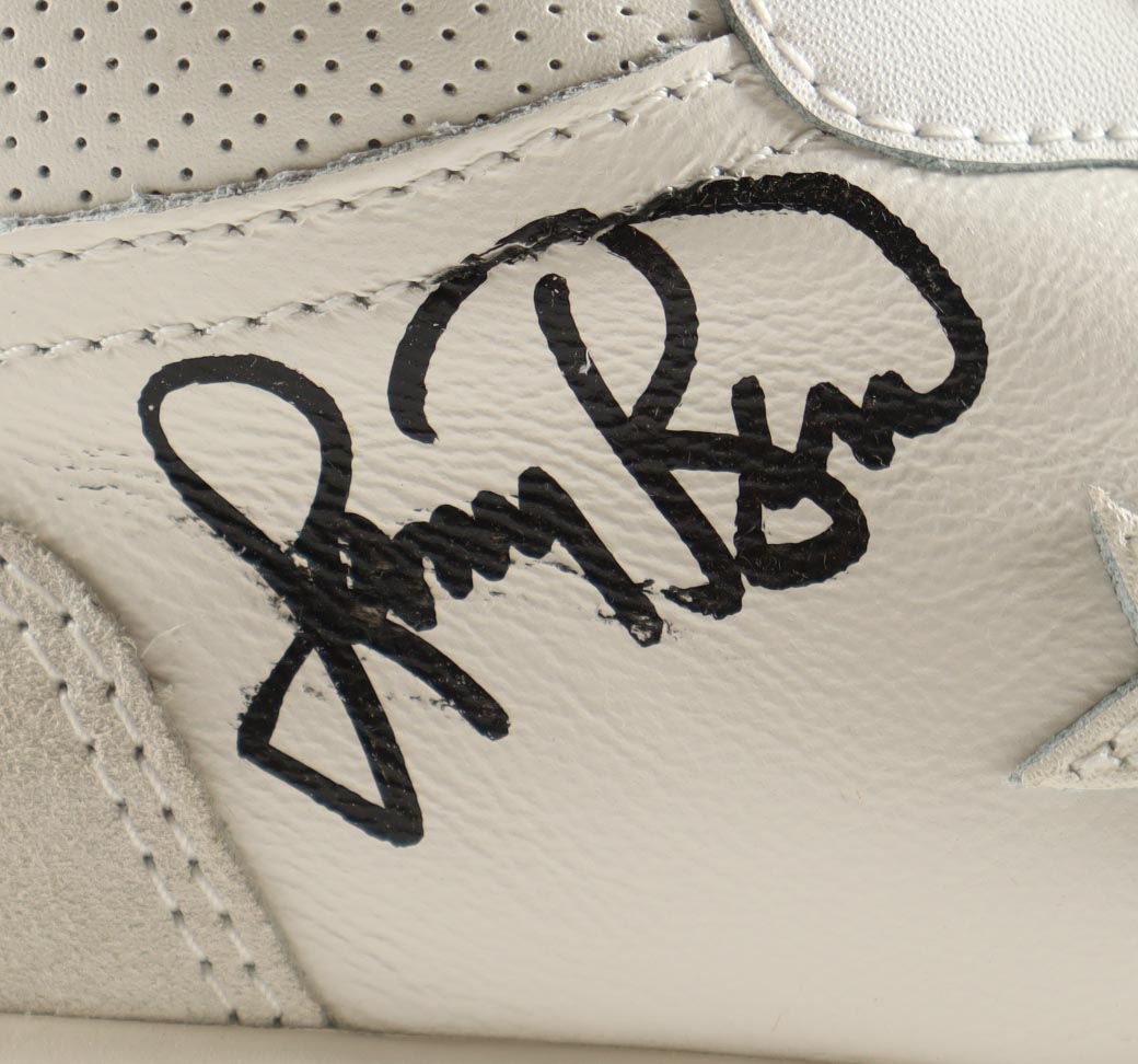 Larry Bird & Magic Johnson Signed Pair Of Converse Weapon Basketball Shoes (PSA & Beckett) at PristineAuction.com Larry Bird & Magic Johnson Signed Pair Of Converse Weapon Basketball Shoes (PSA & Beckett) at PristineAuction.com