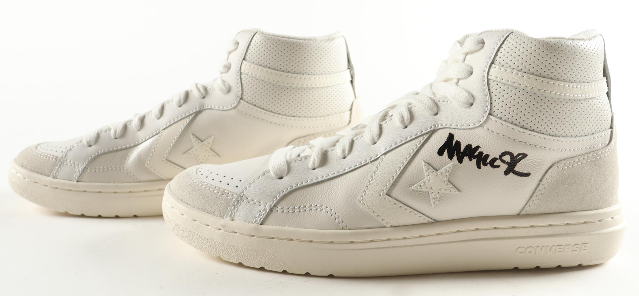 Larry Bird & Magic Johnson Signed Pair Of Converse Weapon Basketball Shoes (PSA & Beckett) at PristineAuction.com Larry Bird & Magic Johnson Signed Pair Of Converse Weapon Basketball Shoes (PSA & Beckett) at PristineAuction.com