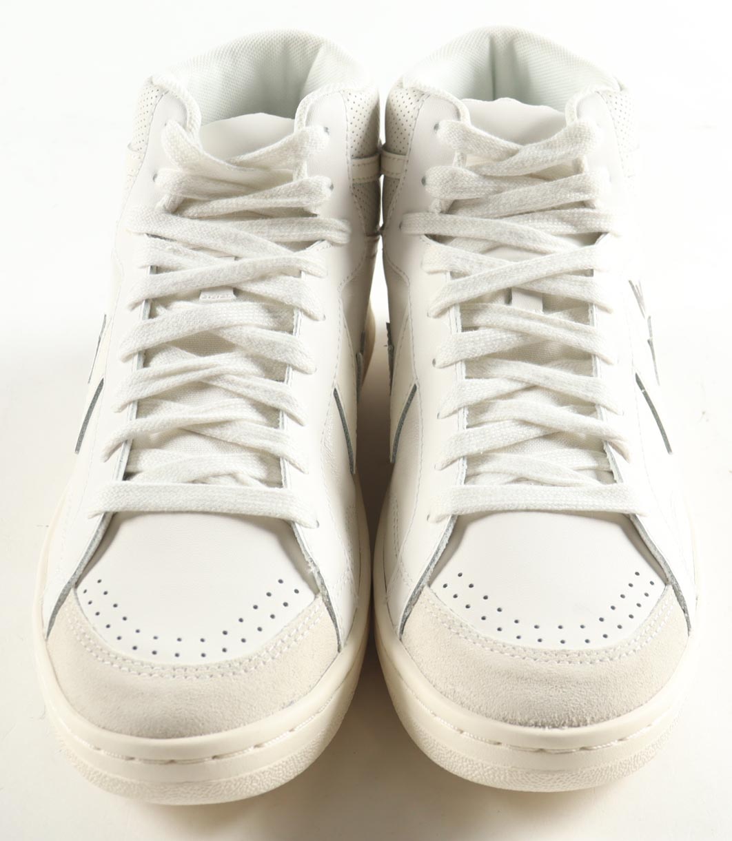 Larry Bird & Magic Johnson Signed Pair Of Converse Weapon Basketball Shoes (PSA & Beckett) at PristineAuction.com Larry Bird & Magic Johnson Signed Pair Of Converse Weapon Basketball Shoes (PSA & Beckett) at PristineAuction.com