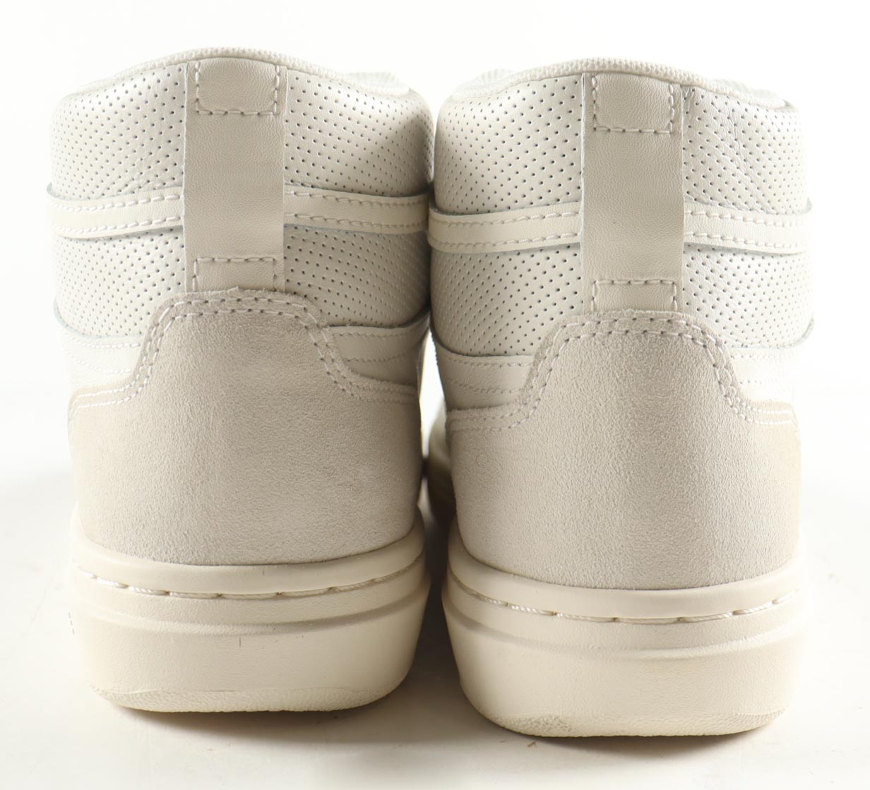 Larry Bird & Magic Johnson Signed Pair Of Converse Weapon Basketball Shoes (PSA & Beckett) at PristineAuction.com Larry Bird & Magic Johnson Signed Pair Of Converse Weapon Basketball Shoes (PSA & Beckett) at PristineAuction.com