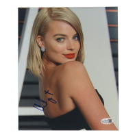 Margot Robbie Signed 8x10 Photo (JSA) at PristineAuction.com