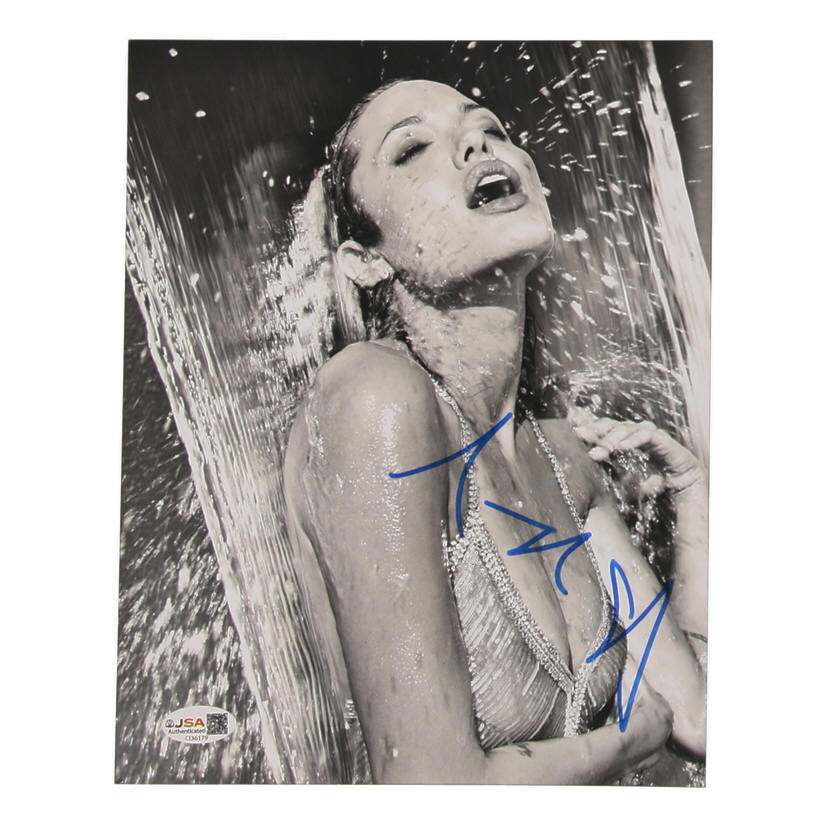 Angelina Jolie Signed 8x10 Photo (JSA) at PristineAuction.com Angelina Jolie Signed 8x10 Photo (JSA) at PristineAuction.com