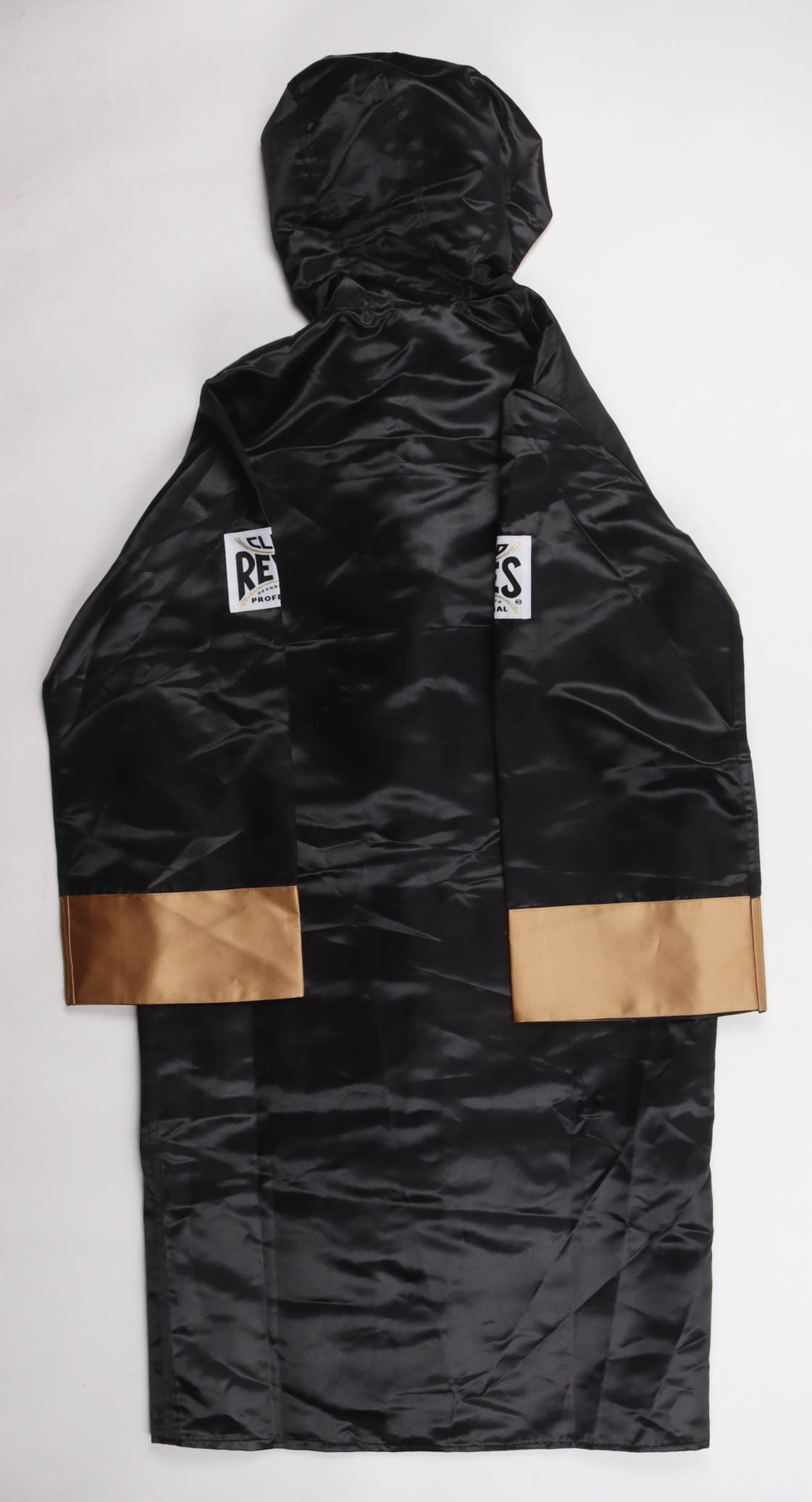 Julio Cesar Chavez, Marco Barrera & Erik Morales Signed Cleto Reyes Boxing Robe (JSA) at PristineAuction.com Julio Cesar Chavez, Marco Barrera & Erik Morales Signed Cleto Reyes Boxing Robe (JSA) at PristineAuction.com