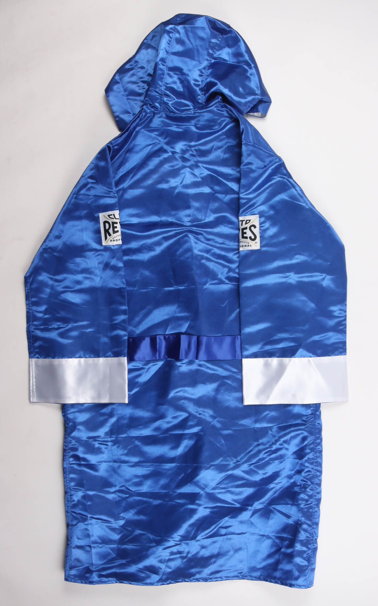 Julio Cesar Chavez, Marco Barrera & Erik Morales Signed Cleto Reyes Boxing Robe (JSA) at PristineAuction.com Julio Cesar Chavez, Marco Barrera & Erik Morales Signed Cleto Reyes Boxing Robe (JSA) at PristineAuction.com