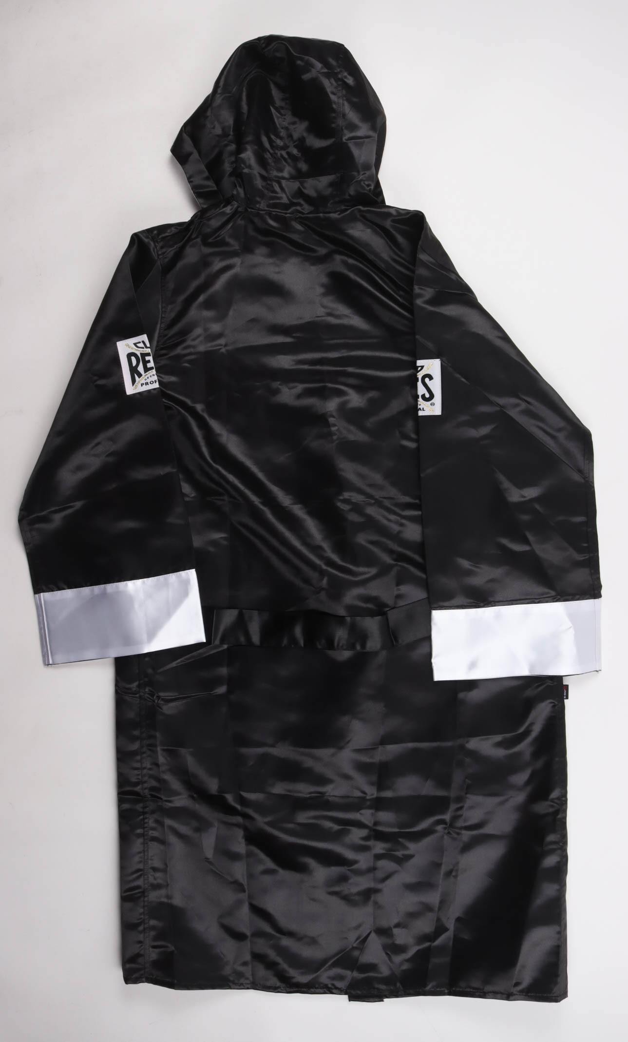 Julio Cesar Chavez, Marco Barrera & Erik Morales Signed Cleto Reyes Boxing Robe (JSA) at PristineAuction.com Julio Cesar Chavez, Marco Barrera & Erik Morales Signed Cleto Reyes Boxing Robe (JSA) at PristineAuction.com