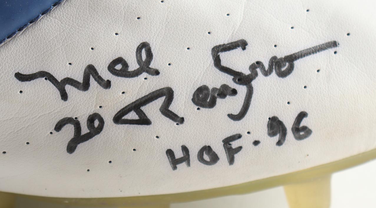 Mel Renfro Signed Reebok NFL Football Cleat Inscribed "HOF - 96" (Beckett) at PristineAuction.com Mel Renfro Signed Reebok NFL Football Cleat Inscribed "HOF - 96" (Beckett) at PristineAuction.com