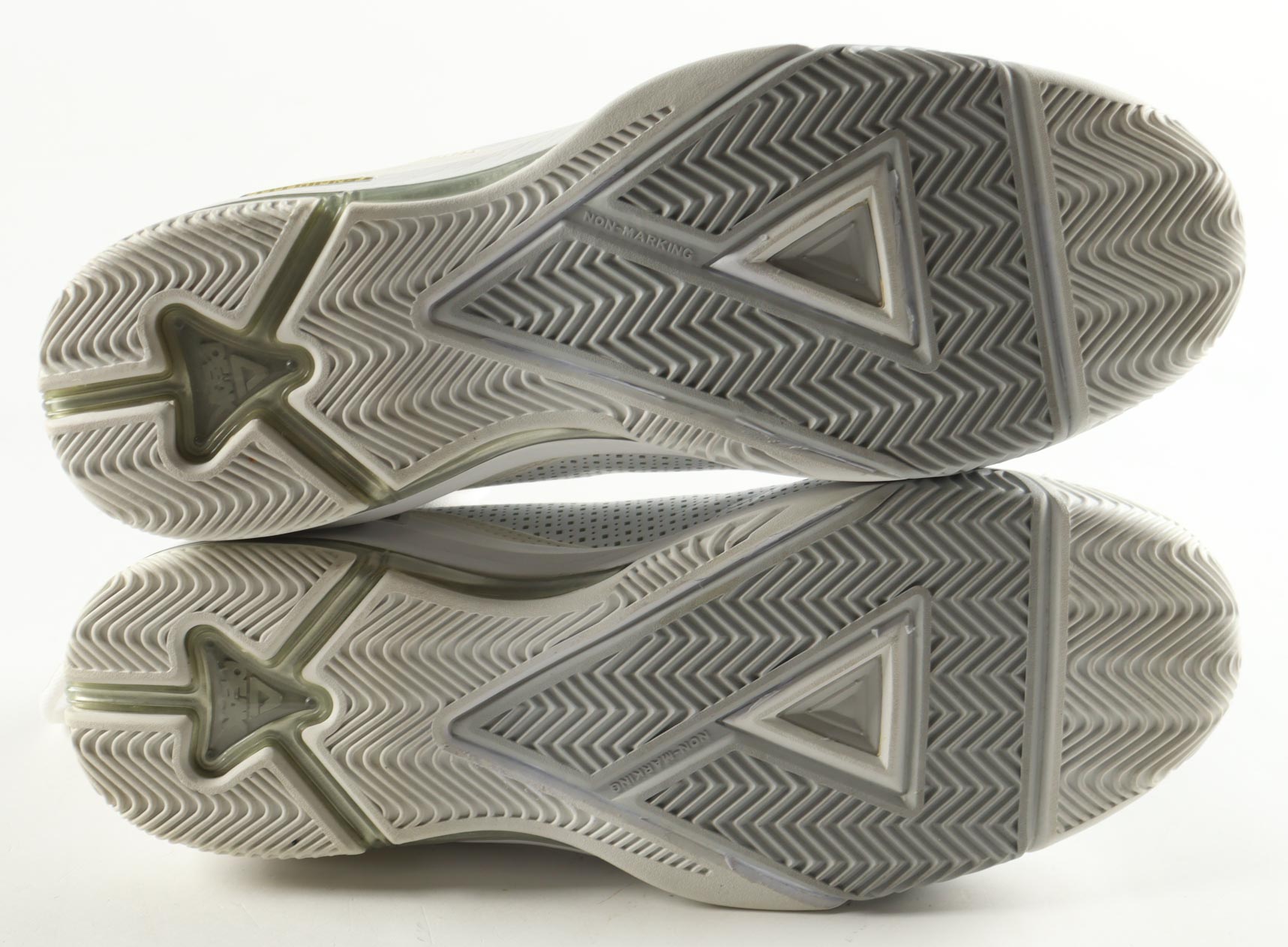 Shane Battier Signed Pair of Peak Tony Parker 3 Basketball Shoes (Beckett) at PristineAuction.com Shane Battier Signed Pair of Peak Tony Parker 3 Basketball Shoes (Beckett) at PristineAuction.com