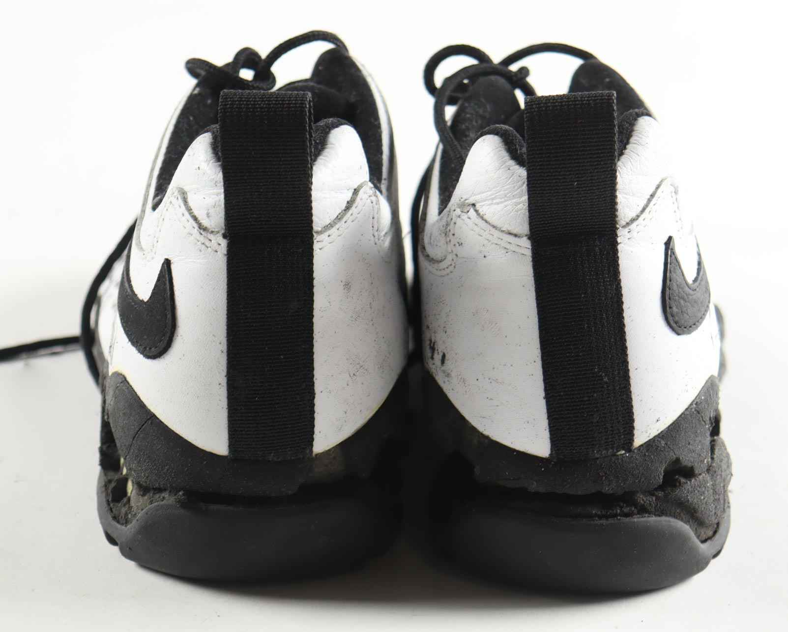 Craig Ehlo Signed Pair of Nike Air Jordan Basketball Shoes with Inscriptions (Beckett) at PristineAuction.com Craig Ehlo Signed Pair of Nike Air Jordan Basketball Shoes with Inscriptions (Beckett) at PristineAuction.com