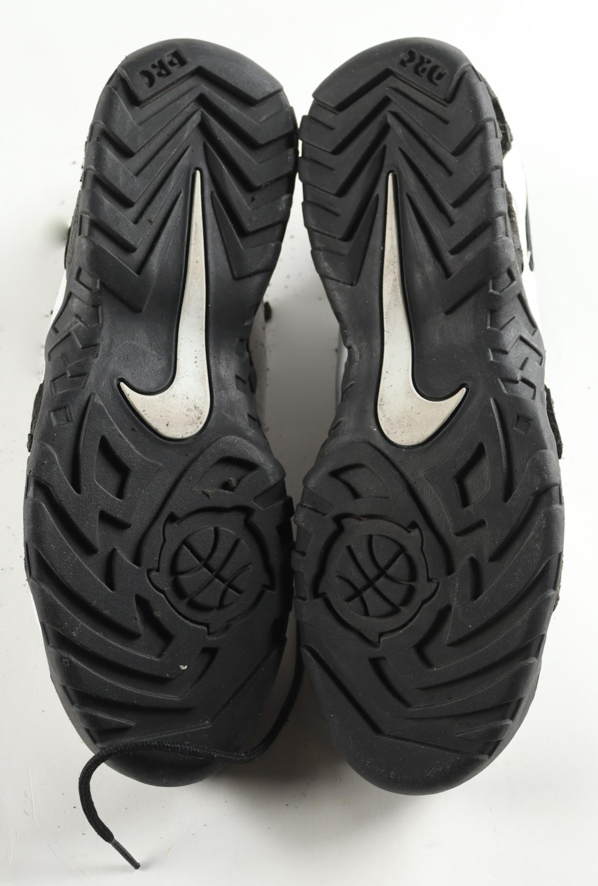 Craig Ehlo Signed Pair of Nike Air Jordan Basketball Shoes with Inscriptions (Beckett) at PristineAuction.com Craig Ehlo Signed Pair of Nike Air Jordan Basketball Shoes with Inscriptions (Beckett) at PristineAuction.com