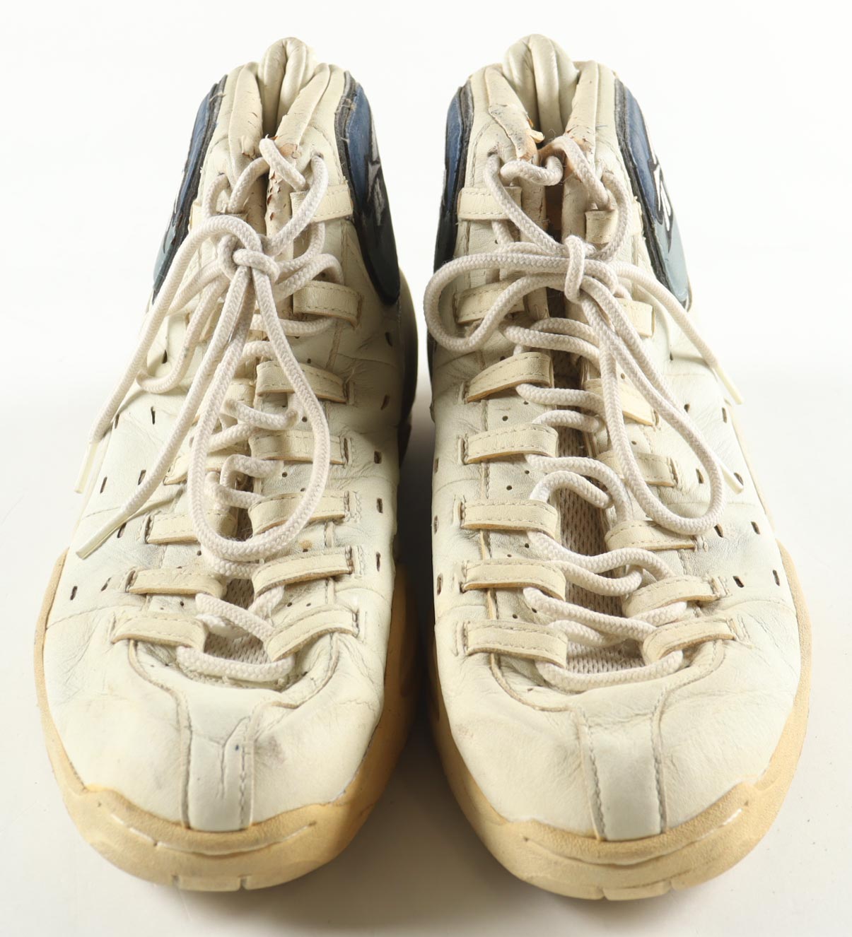 Mark Jackson Signed Pair of Reebok Drifter Basketball Shoes Inscribed "God Bless" (Beckett) at PristineAuction.com Mark Jackson Signed Pair of Reebok Drifter Basketball Shoes Inscribed "God Bless" (Beckett) at PristineAuction.com