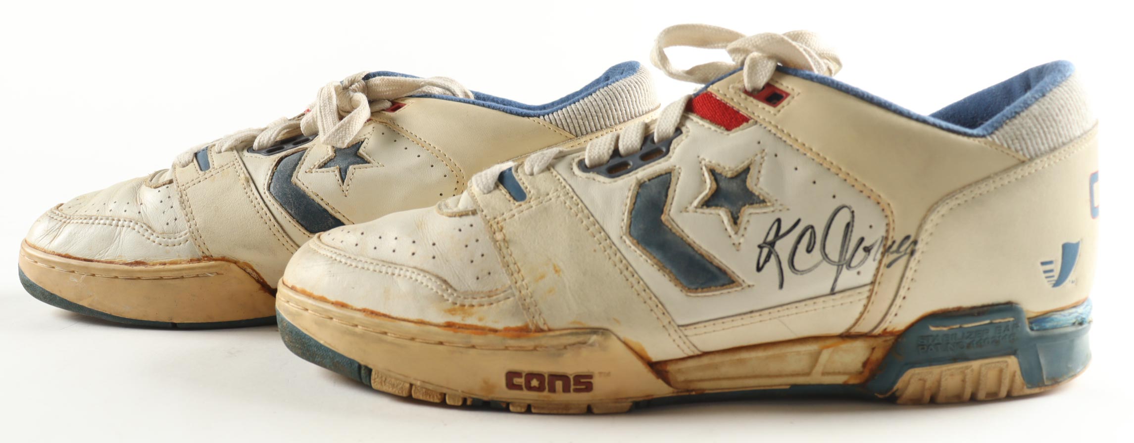 K.C. Jones Signed Pair of Vintage Converse Cons ERX 300 Basketball Shoes (Beckett) at PristineAuction.com K.C. Jones Signed Pair of Vintage Converse Cons ERX 300 Basketball Shoes (Beckett) at PristineAuction.com