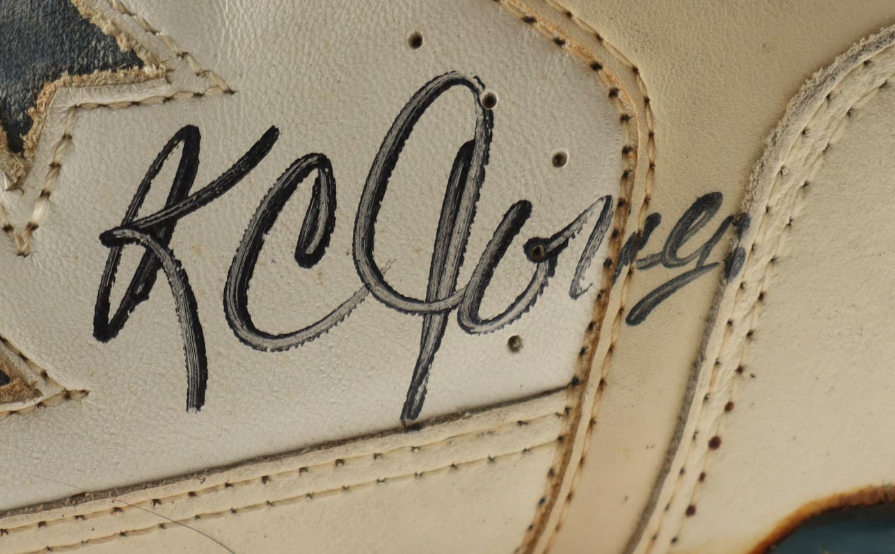 K.C. Jones Signed Pair of Vintage Converse Cons ERX 300 Basketball Shoes (Beckett) at PristineAuction.com K.C. Jones Signed Pair of Vintage Converse Cons ERX 300 Basketball Shoes (Beckett) at PristineAuction.com