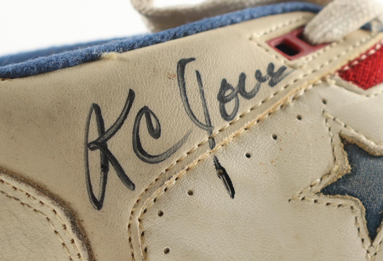 K.C. Jones Signed Pair of Vintage Converse Cons ERX 300 Basketball Shoes (Beckett) at PristineAuction.com K.C. Jones Signed Pair of Vintage Converse Cons ERX 300 Basketball Shoes (Beckett) at PristineAuction.com