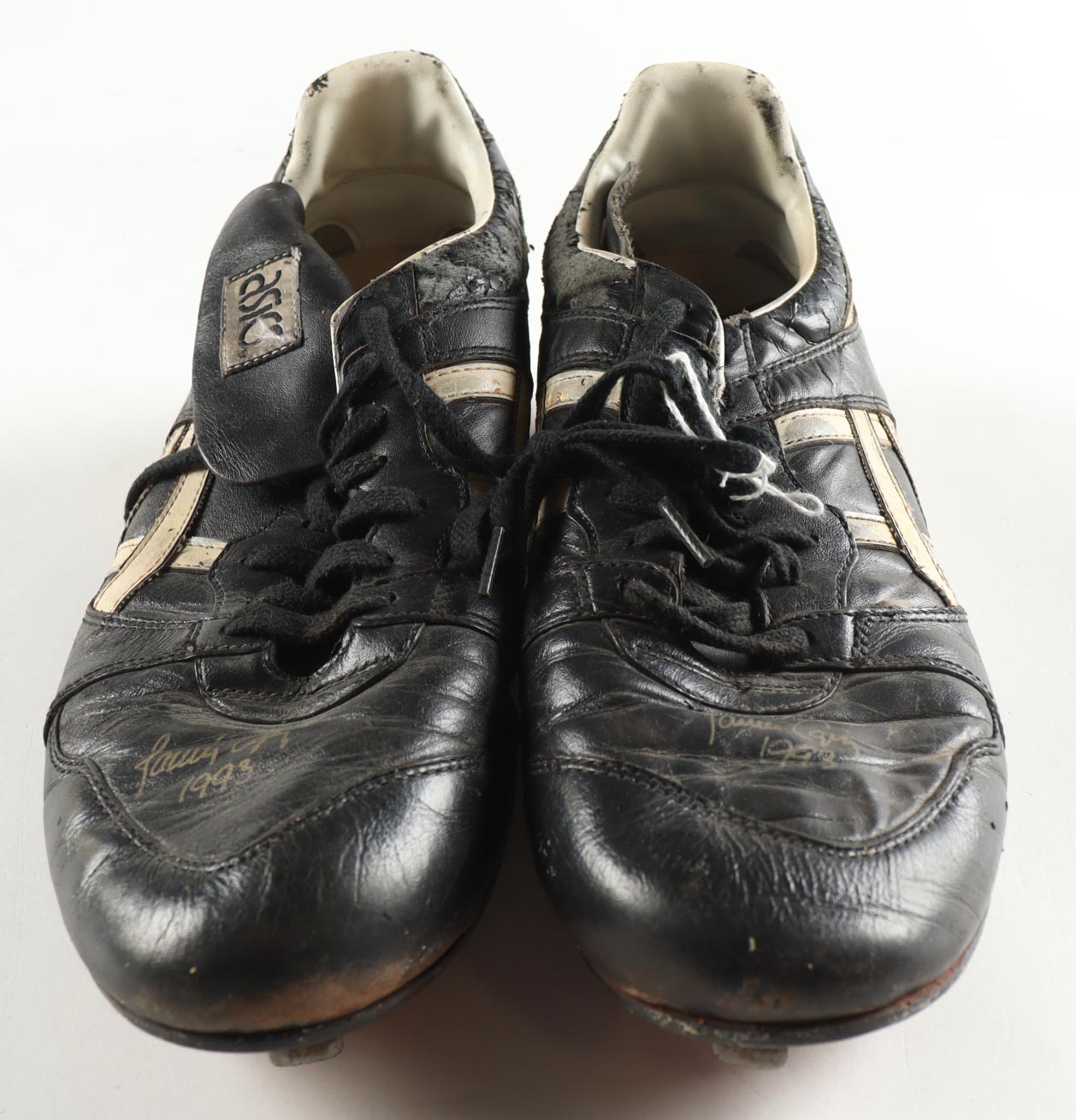 Javy Lopez Signed Pair of Vintage Asics Onitsuka Tiger Baseball Cleats Inscribed "1993" (Beckett) at PristineAuction.com Javy Lopez Signed Pair of Vintage Asics Onitsuka Tiger Baseball Cleats Inscribed "1993" (Beckett) at PristineAuction.com