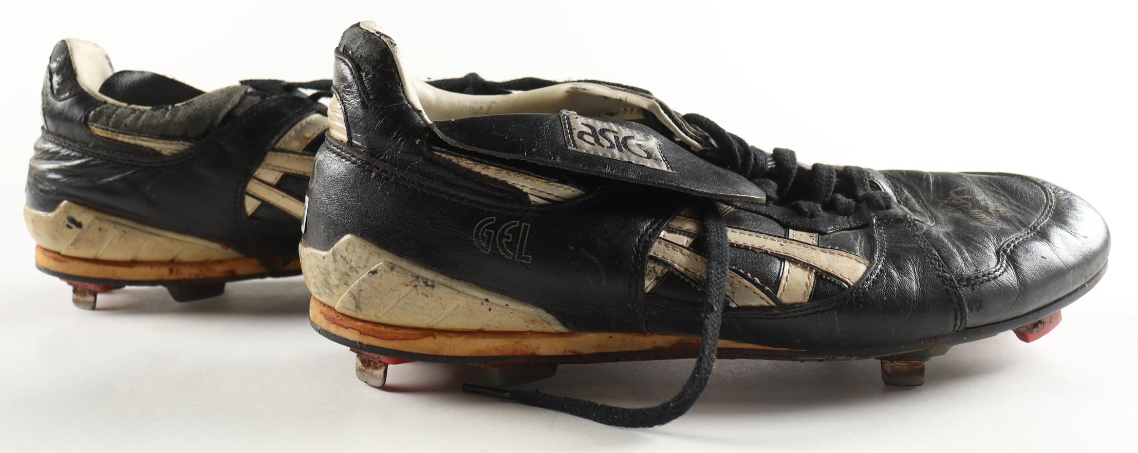 Javy Lopez Signed Pair of Vintage Asics Onitsuka Tiger Baseball Cleats Inscribed "1993" (Beckett) at PristineAuction.com Javy Lopez Signed Pair of Vintage Asics Onitsuka Tiger Baseball Cleats Inscribed "1993" (Beckett) at PristineAuction.com