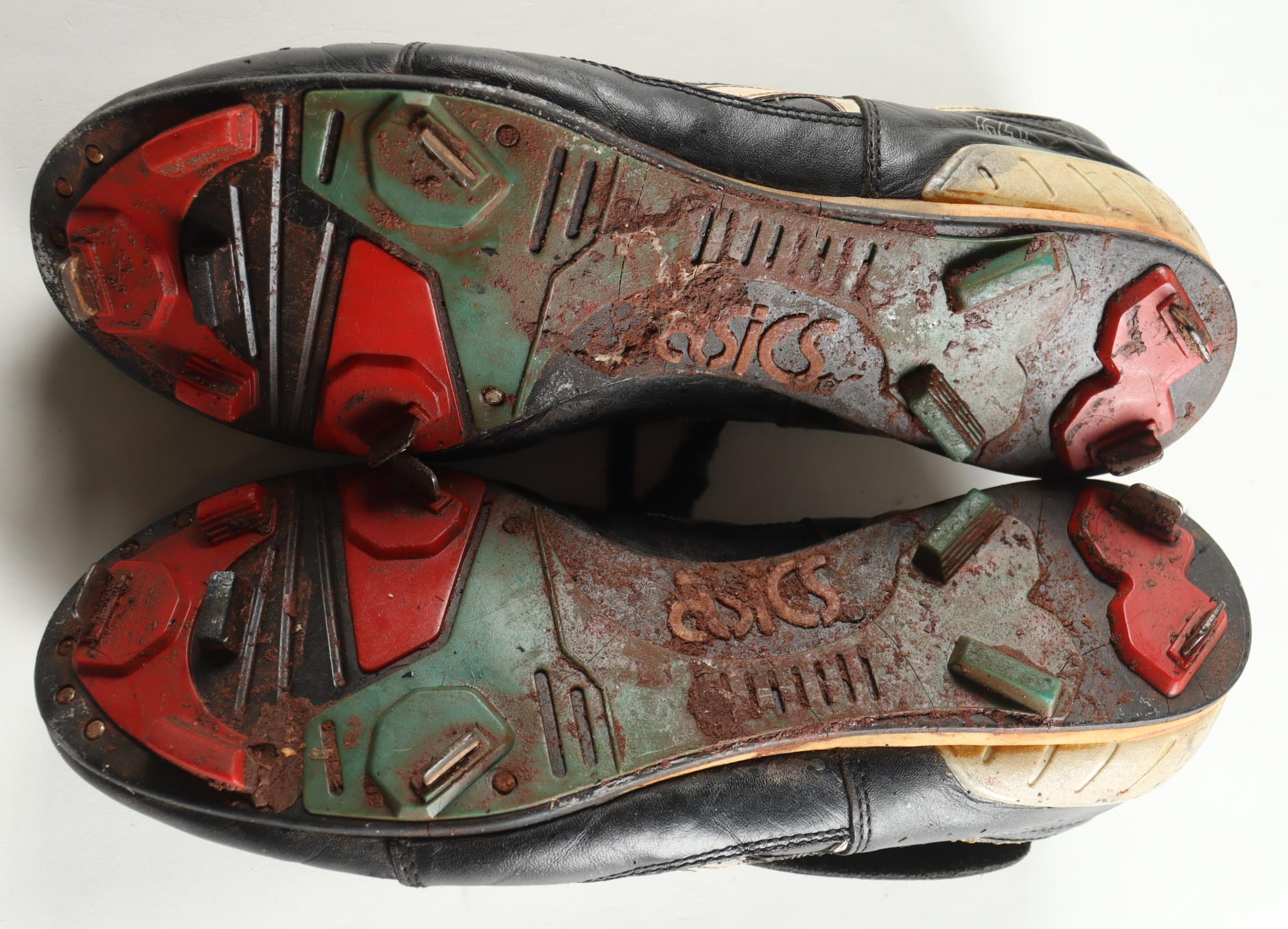 Javy Lopez Signed Pair of Vintage Asics Onitsuka Tiger Baseball Cleats Inscribed "1993" (Beckett) at PristineAuction.com Javy Lopez Signed Pair of Vintage Asics Onitsuka Tiger Baseball Cleats Inscribed "1993" (Beckett) at PristineAuction.com