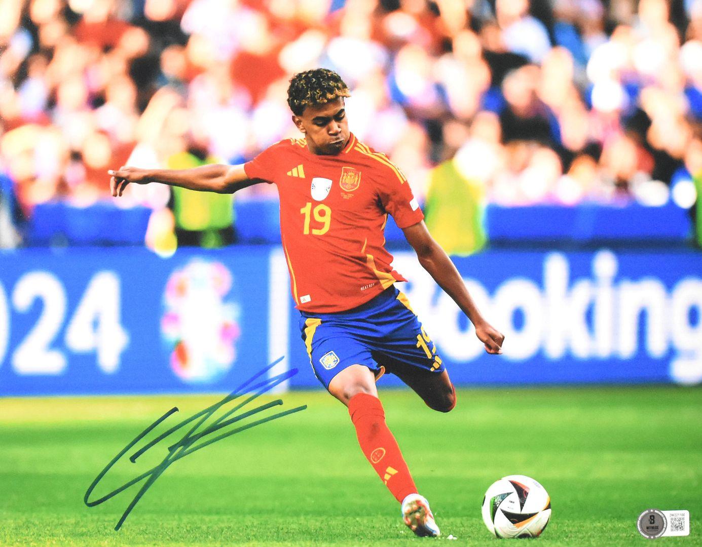 Lamine Yamal Signed Spain National Team 11x14 Photo (Beckett) at PristineAuction.com Lamine Yamal Signed Spain National Team 11x14 Photo (Beckett) at PristineAuction.com