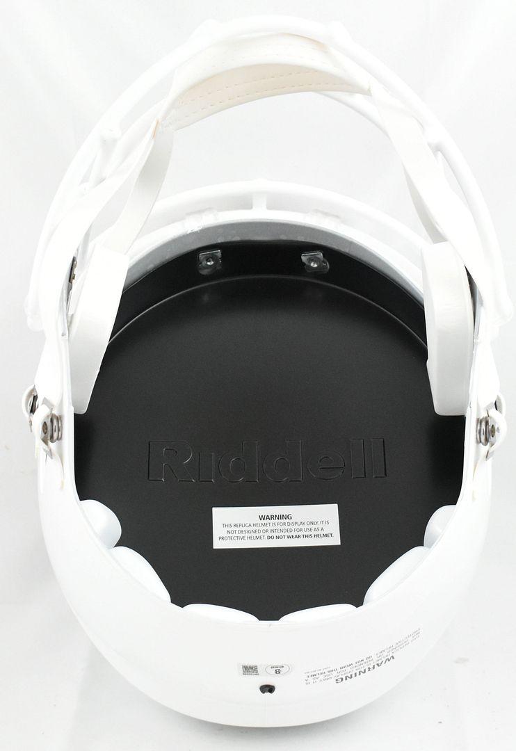 Vince Young Signed Texas Longhorns Full-Size Speed Helmet Inscribed "05 National Champs" (Beckett) at PristineAuction.com Vince Young Signed Texas Longhorns Full-Size Speed Helmet Inscribed "05 National Champs" (Beckett) at PristineAuction.com