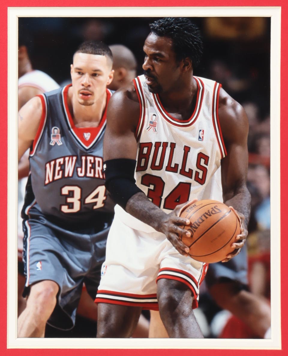 Charles Oakley Signed Custom Framed Jersey Display (JSA) at PristineAuction.com Charles Oakley Signed Custom Framed Jersey Display (JSA) at PristineAuction.com