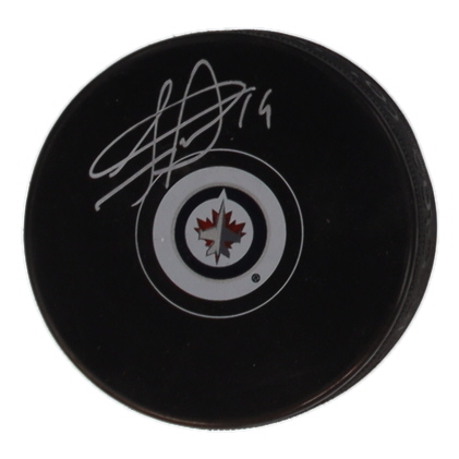 Jonathan Toews Signed Jets Logo Hockey Puck (Schwartz) at PristineAuction.com Jonathan Toews Signed Jets Logo Hockey Puck (Schwartz) at PristineAuction.com