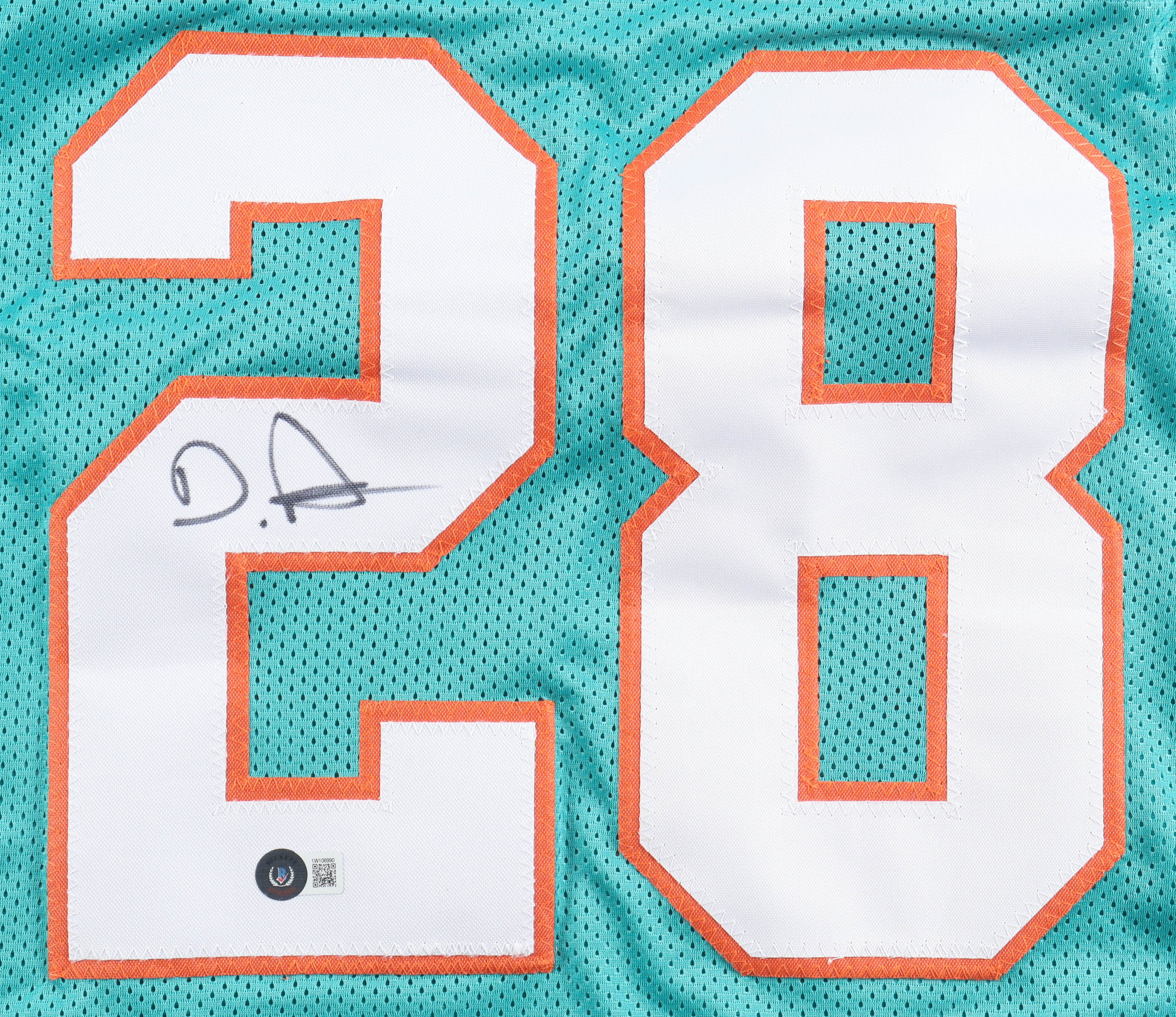 De'Von Achane Signed Jersey (Beckett) at PristineAuction.com De'Von Achane Signed Jersey (Beckett) at PristineAuction.com