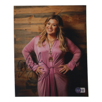 Kelly Clarkson Signed 8x10 Photo (Beckett) at PristineAuction.com