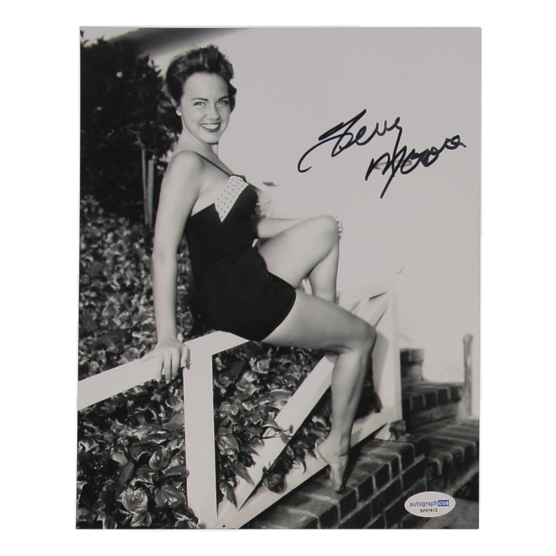 Terry Moore Signed 8x10 Photo (ACOA) at PristineAuction.com Terry Moore Signed 8x10 Photo (ACOA) at PristineAuction.com