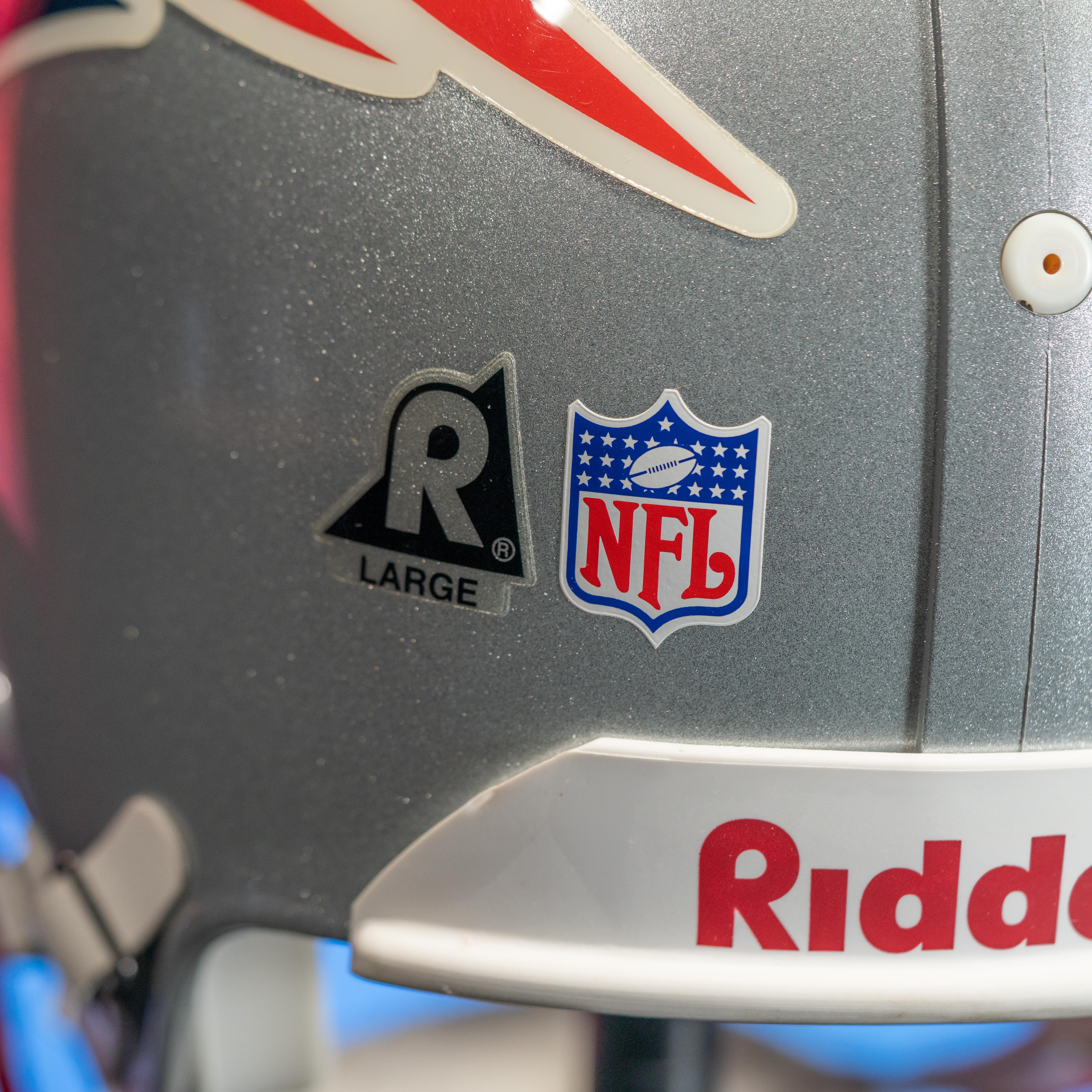 Tom Brady Signed Patriots Full-Size Authentic On-Field Helmet Inscribed "2000 Pick #199" (Fanatics) at PristineAuction.com Tom Brady Signed Patriots Full-Size Authentic On-Field Helmet Inscribed "2000 Pick #199" (Fanatics) at PristineAuction.com