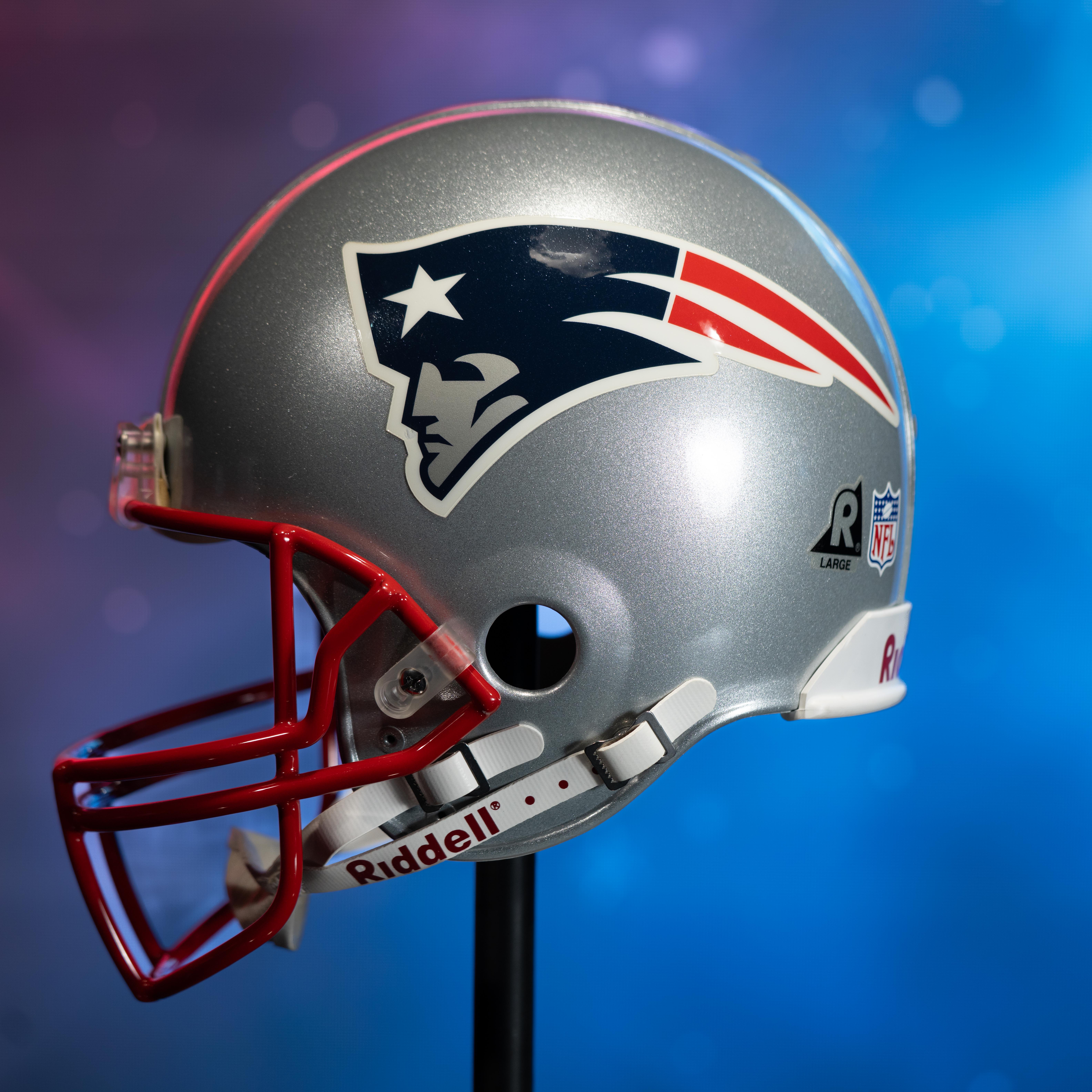 Tom Brady Signed Patriots Full-Size Authentic On-Field Helmet Inscribed "2000 Pick #199" (Fanatics) at PristineAuction.com Tom Brady Signed Patriots Full-Size Authentic On-Field Helmet Inscribed "2000 Pick #199" (Fanatics) at PristineAuction.com