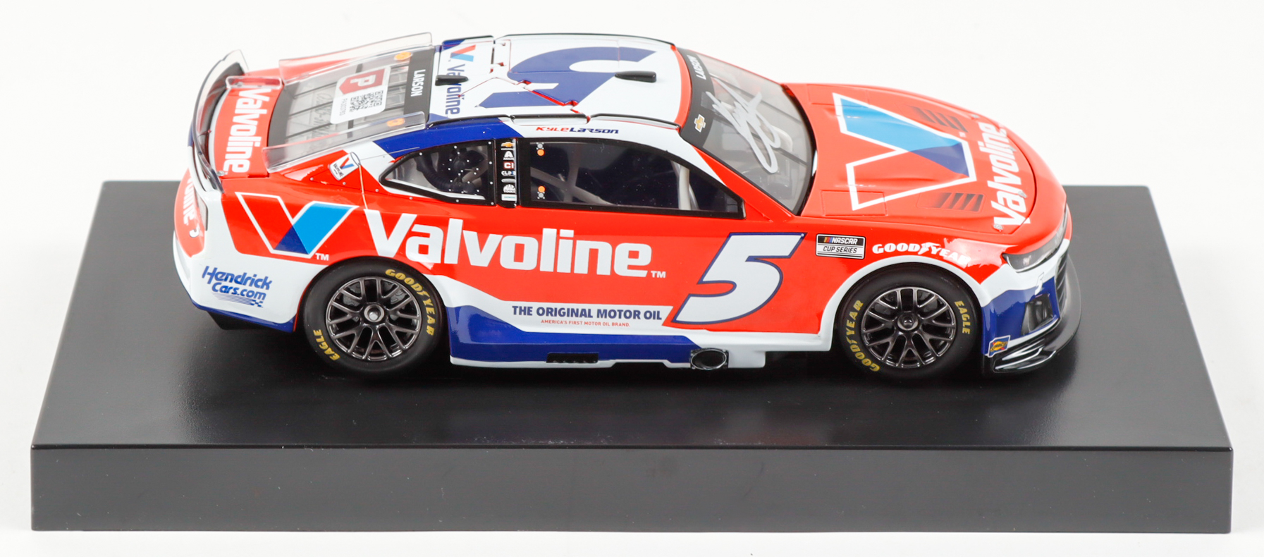 Kyle Larson Signed 2025 #5 Valvoline Camaro ZL1 | 1:24 Diecast Car (PA) at PristineAuction.com Kyle Larson Signed 2025 #5 Valvoline Camaro ZL1 | 1:24 Diecast Car (PA) at PristineAuction.com