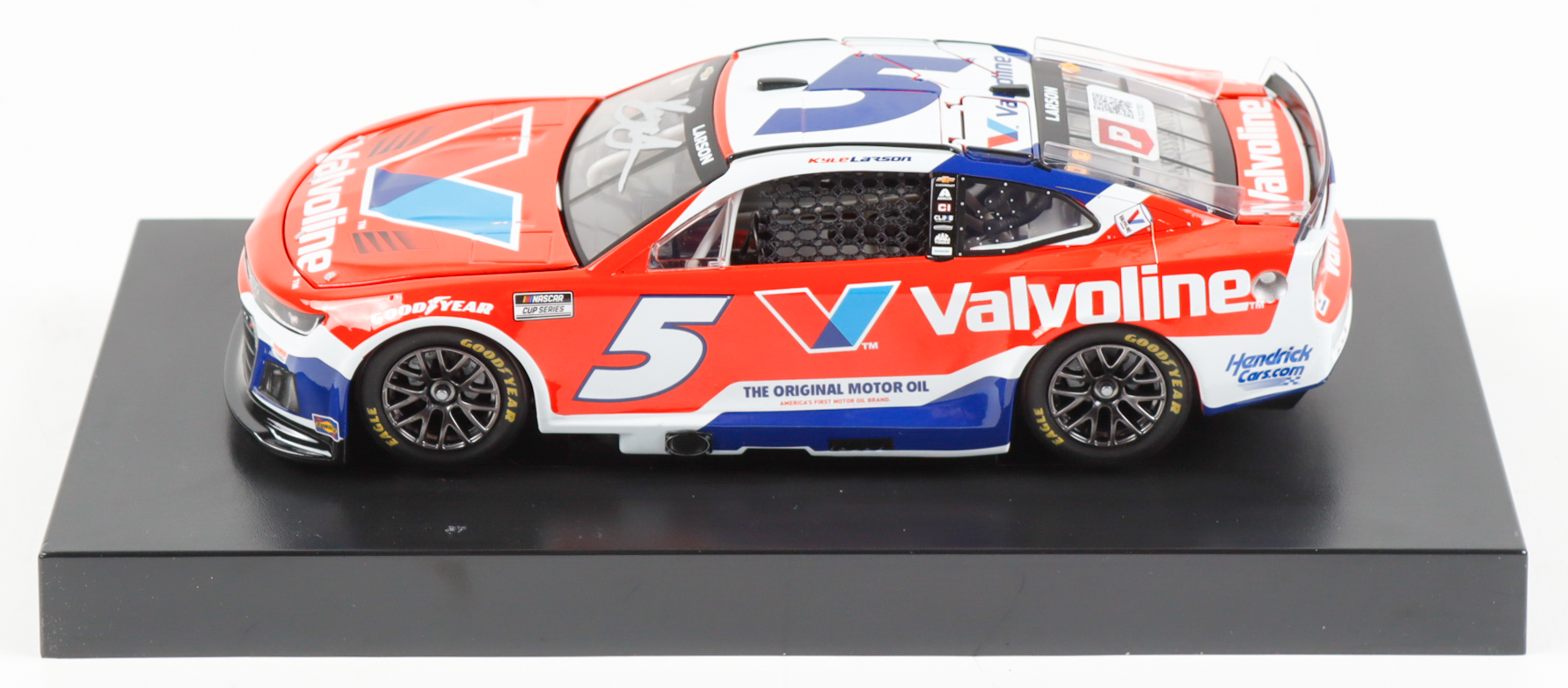 Kyle Larson Signed 2025 #5 Valvoline Camaro ZL1 | 1:24 Diecast Car (PA) at PristineAuction.com Kyle Larson Signed 2025 #5 Valvoline Camaro ZL1 | 1:24 Diecast Car (PA) at PristineAuction.com