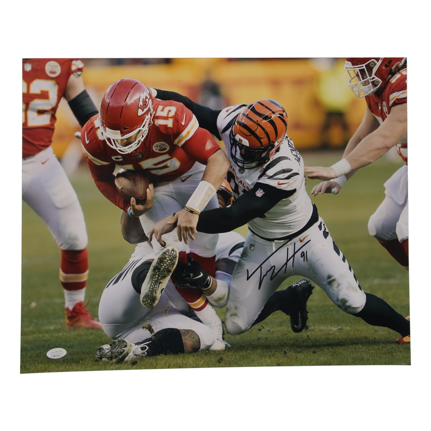 Trey Hendrickson Signed Bengals 16x20 Photo (JSA) at PristineAuction.com Trey Hendrickson Signed Bengals 16x20 Photo (JSA) at PristineAuction.com
