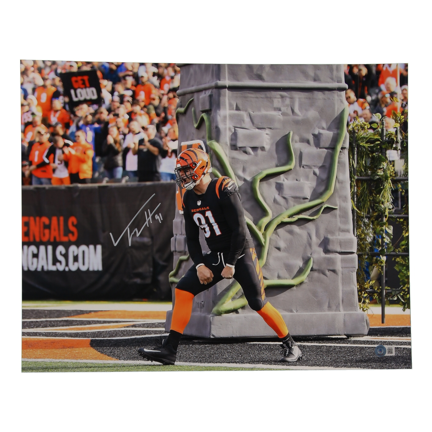 Trey Hendrickson Signed Bengals 16x20 Photo (Beckett) at PristineAuction.com Trey Hendrickson Signed Bengals 16x20 Photo (Beckett) at PristineAuction.com