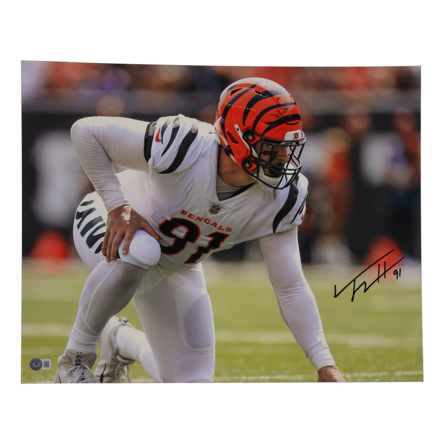 Trey Hendrickson Signed Bengals 16x20 Photo (Beckett) at PristineAuction.com Trey Hendrickson Signed Bengals 16x20 Photo (Beckett) at PristineAuction.com