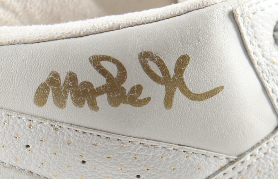 Larry Bird & Magic Johnson Signed Pair Of Converse Weapon Basketball Shoes (PSA & Beckett) at PristineAuction.com Larry Bird & Magic Johnson Signed Pair Of Converse Weapon Basketball Shoes (PSA & Beckett) at PristineAuction.com