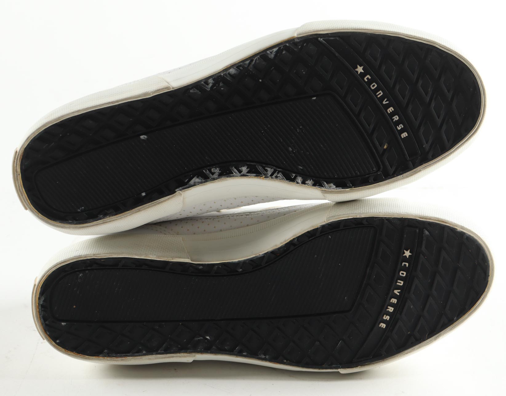 Larry Bird & Magic Johnson Signed Pair Of Converse Weapon Basketball Shoes (PSA & Beckett) at PristineAuction.com Larry Bird & Magic Johnson Signed Pair Of Converse Weapon Basketball Shoes (PSA & Beckett) at PristineAuction.com