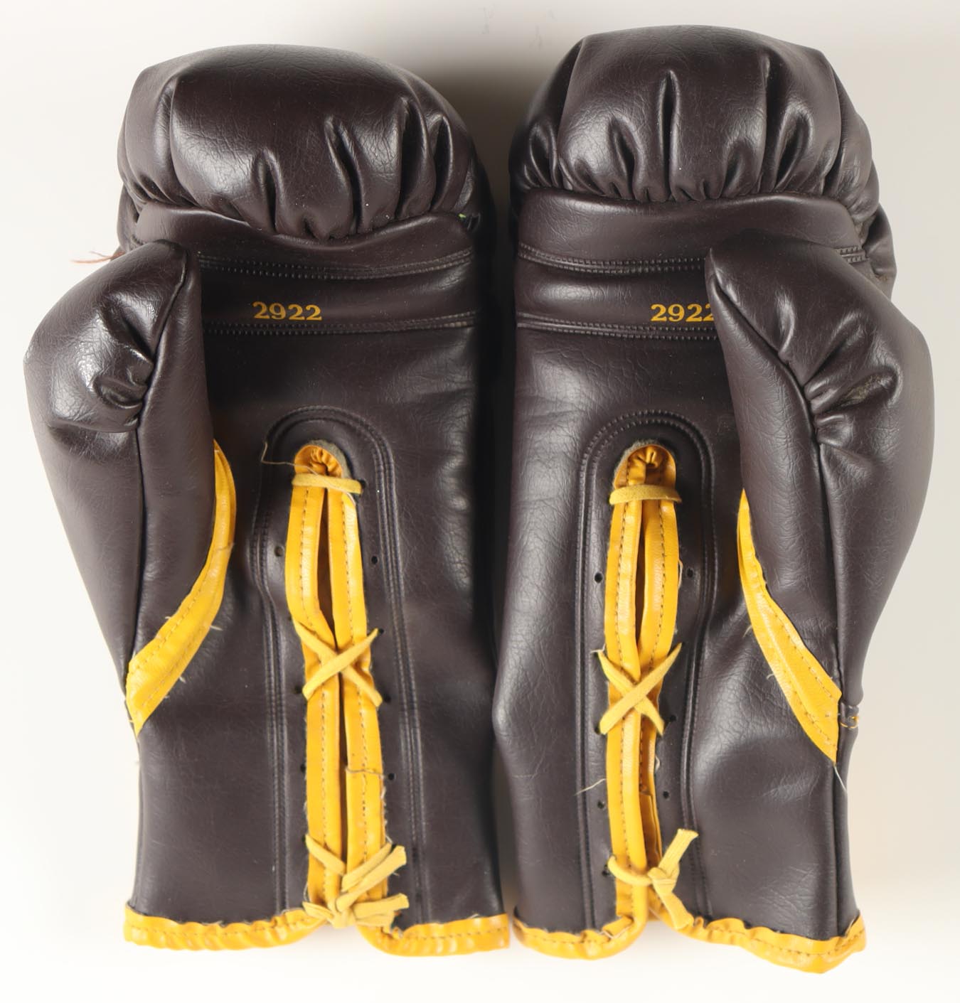 Julio Cesar Chavez, Marco Antonio Barrera & Erik Morales Signed "Kings Of Mexico Boxing" Vintage Pair of Everlast Boxing Gloves (JSA) at PristineAuction.com Julio Cesar Chavez, Marco Antonio Barrera & Erik Morales Signed "Kings Of Mexico Boxing" Vintage Pair of Everlast Boxing Gloves (JSA) at PristineAuction.com